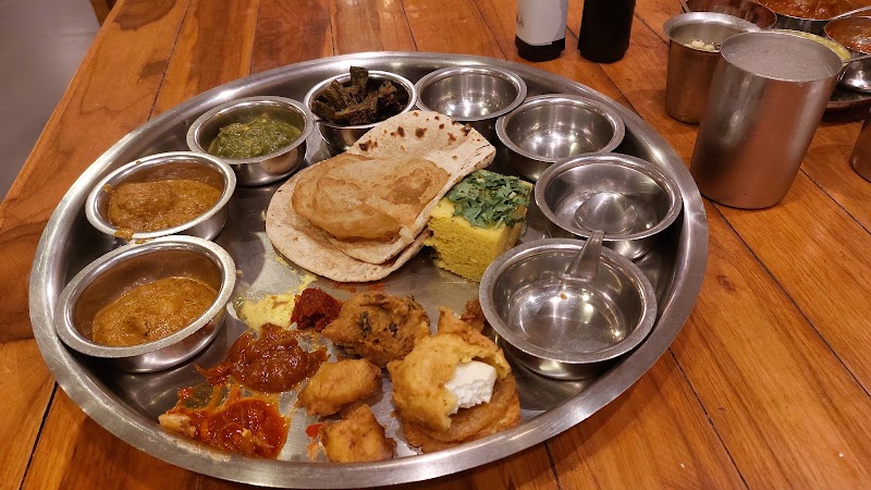 GujjuBhai Ni Thali - GujjuBhai Ni Thali, hospital, Besides, Pan Gali, Babulnath, Kemps Corner, Cumballa Hill, Mumbai, Maharashtra 400007, India