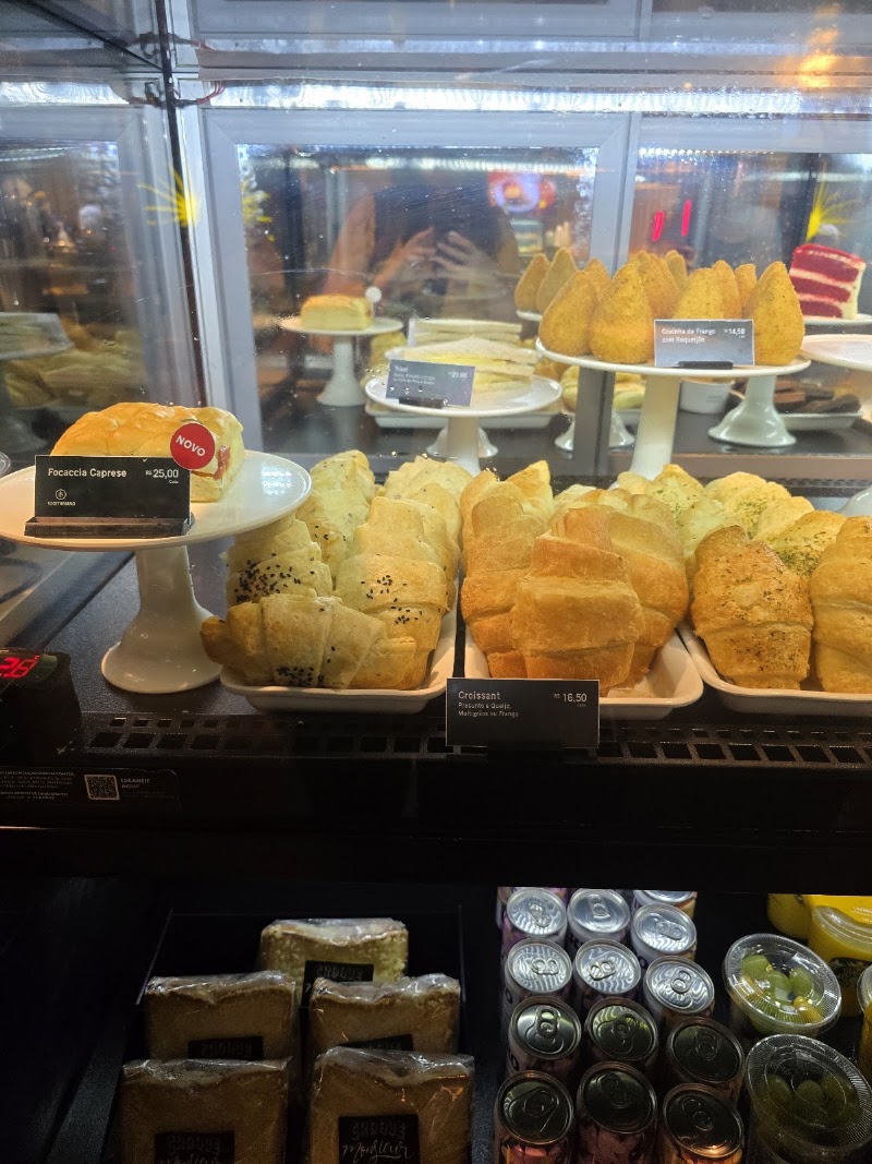 Starbucks - Starbucks, R. Interna do Aeroporto Internacional de Guarulhos, s/n - Aeroporto, Guarulhos - SP, 07190-100, Brazil