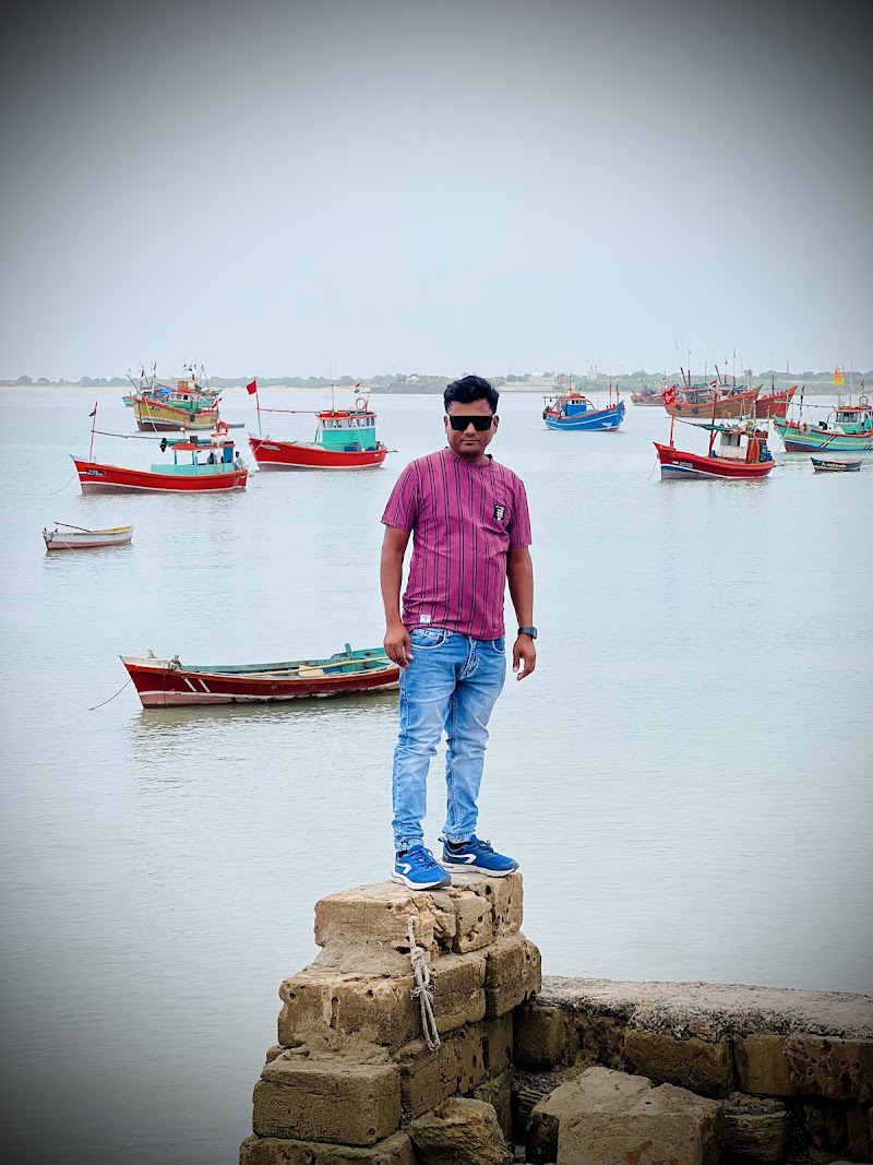 Damji jetty Okha Port - Damji jetty Okha Port, F37G+PFF, Dalda Bunder, Okha, Gujarat 361350, India