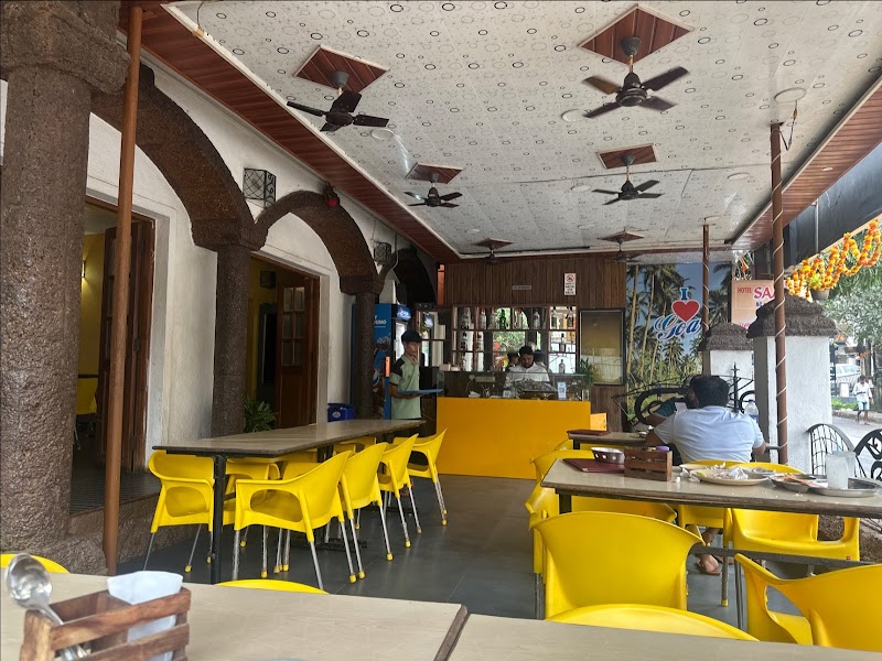 Shree Kanha Pure Veg Family Restaurant - Shree Kanha Pure Veg Family Restaurant HQ25+4PG, Calangute - Baga Rd, Khobra Vaddo, Khobra Waddo, Calangute, Goa 403516, India