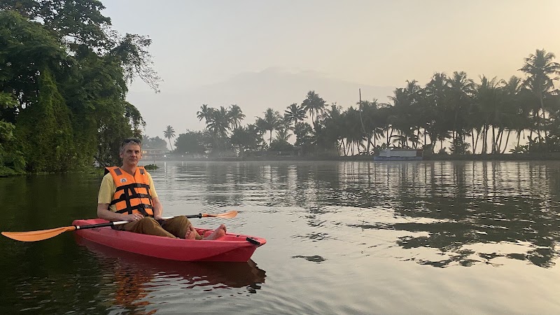 Nadodi Kayaking in Alleppey - Nadodi Kayaking in Alleppey Punnamada, Starting Point, Alappuzha, Mullakkal, Kerala 688006, India