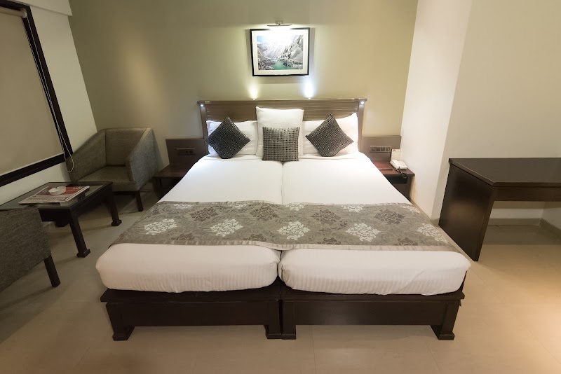 Hotel Le Grande - Mumbai International Airport - Hotel Le Grande - Mumbai International Airport Karishma Chambers, near Bombay Cambridge School, AAI Colony, J B Nagar, Andheri East, Mumbai, Maharashtra 400099, India