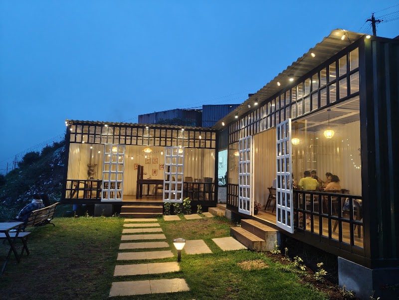 Cafe Sunset Boulevard - Cafe Sunset Boulevard Tiger Hl Rd, Thalayathimund, Ooty, Tamil Nadu 643001, India