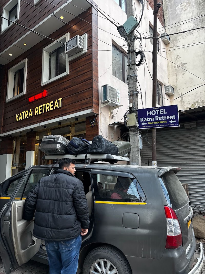 Hotel Katra Retreat — Deluxe Hotel. - Hotel Katra Retreat — Deluxe Hotel., Tea Garden, Jammu Rd, behind Yes Bank, near Main Market, Katra, 182301