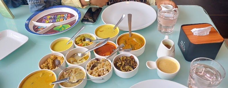 WHITE HOUSE RESTAURANT - WHITE HOUSE RESTAURANT Wayanad Rd, near Odungakadu Makham, Engapuzha, Puduppadi, Kozhikode, Keralam 673586, India