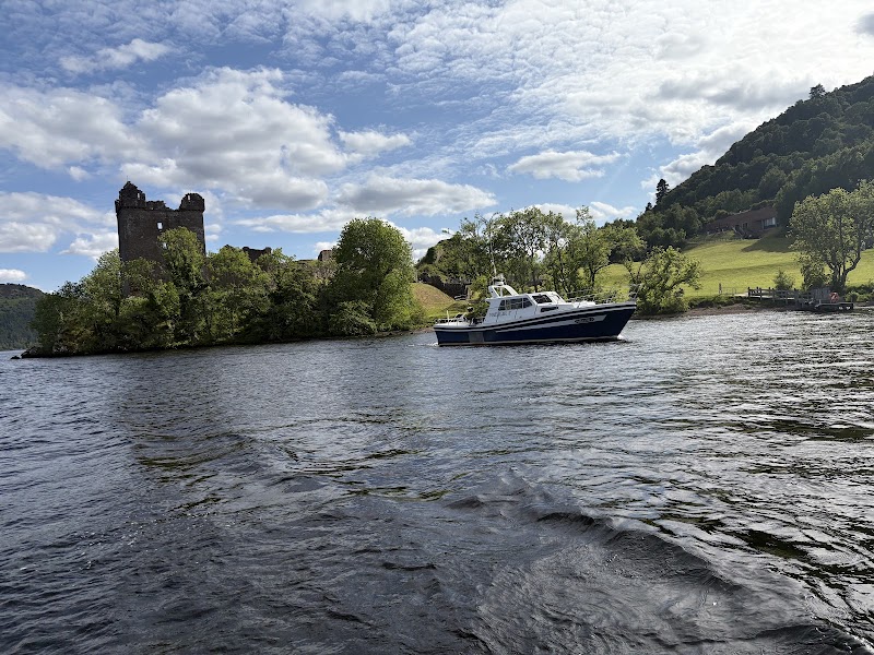 Castle Cruises Loch Ness - Castle Cruises Loch Ness, Loch Ness Hub & Travel, Drumnadrochit, Inverness IV63 6TX, UK