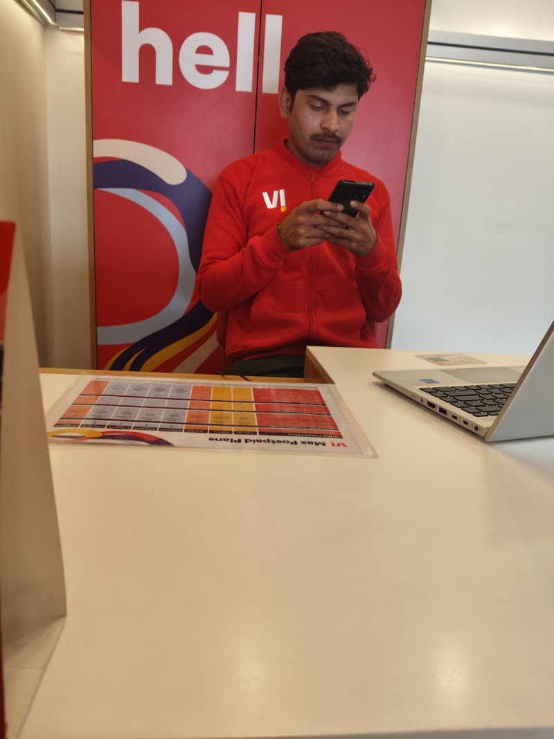 Vi - Vodafone Idea Store - Vi - Vodafone Idea Store, Ward No 34, Main Road, near Sheetal Complex, Moulipara, Telibandha, Raipur, Chhattisgarh 492001, India