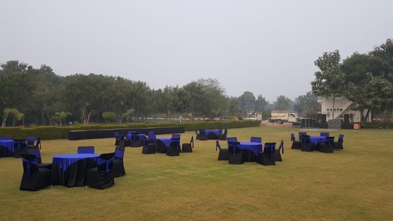 Evergreen Woods - Farmhouse with Pool Near Gurgoan Ideal for Staycation and Weddings - Evergreen Woods - Farmhouse with Pool Near Gurgoan Ideal for Staycation and Weddings 122102, Sohna - Gurgaon Rd, Gurugram, Haryana 122102, India