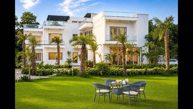 ELIVAAS AdhiVa Retreat 5-BHK Farmhouse with Private Pool, Bar & Lush Garden