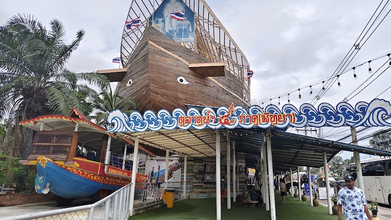 Kiss me fish spa - Kiss me fish spa Pattaya floating market, Muang Pattaya, Amphoe Bang Lamung, Chang Wat Chon Buri 20150, Thailand