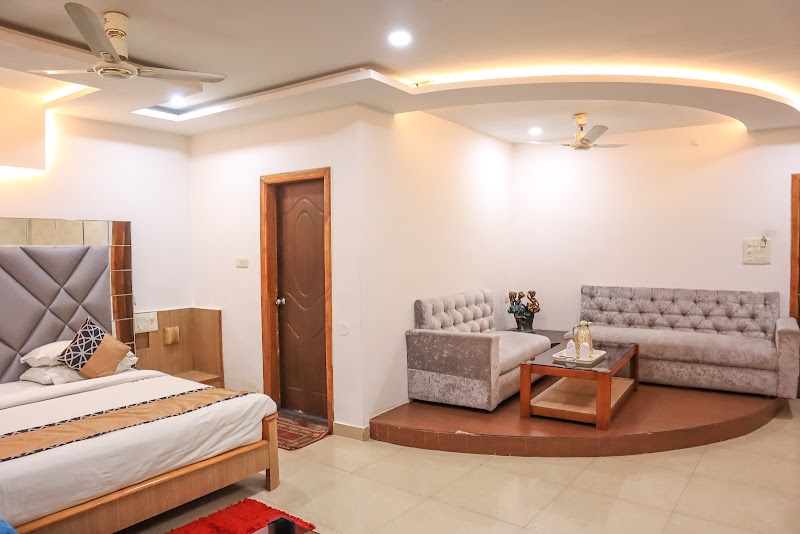 Hotel Central Point - Hotel Central Point old bus stand road shiv talkies marg, rabindranath tagore square, Bilaspur, Telipara, Chhattisgarh 495004, India
