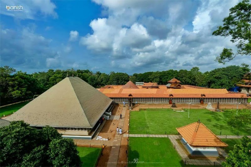 Sree Vadakkumnathan Temple - Sree Vadakkumnathan Temple Swaraj Round N, Kuruppam, Thekkinkadu Maidan, Thrissur, Kerala 680001, India