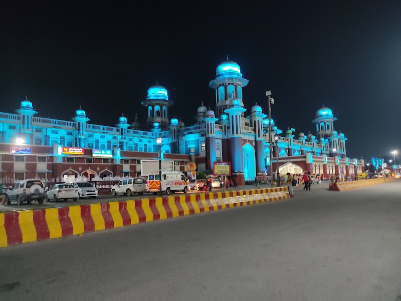 Charbagh Railway Station - Charbagh Railway Station, Rest Camp Colony, Railway Colony, Charbagh, Lucknow, Uttar Pradesh 226004, India