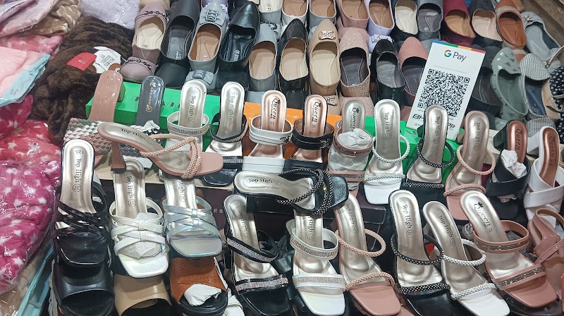 Lal market - Lal market shop no.15, Kanchenjunga shopping complex, 4thfloor, Lal Market Rd, Vishal Gaon, Gangtok, Sikkim 737101, India