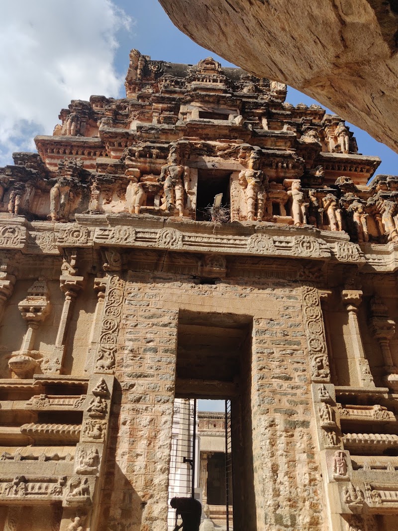 Domed Gateway of Hampi - Domed Gateway of Hampi, 8F5P+Q5H, Daroji-Kamlapura Rd, Kamalapura, Karnataka 583221, India