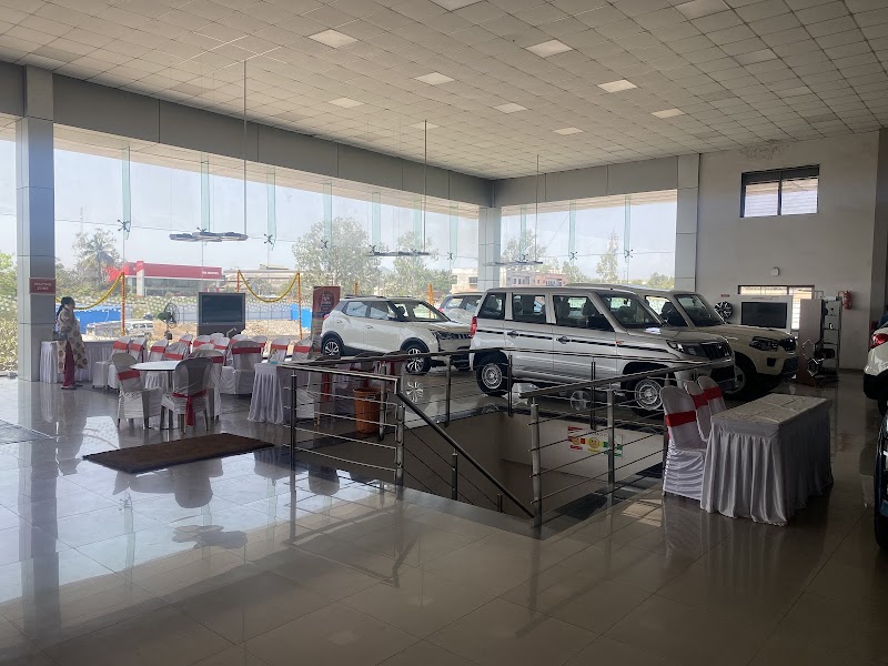 Mahindra Trendy Wheels Pvt Ltd - SUV & Commercial Vehicle Showroom - Mahindra Trendy Wheels Pvt Ltd - SUV & Commercial Vehicle Showroom Plot No 448/B,Shiroli M.I.D.C Pune Bangalore National Highway, Nagaon Phata, Kolhapur, Nagaon, Maharashtra 416122, India