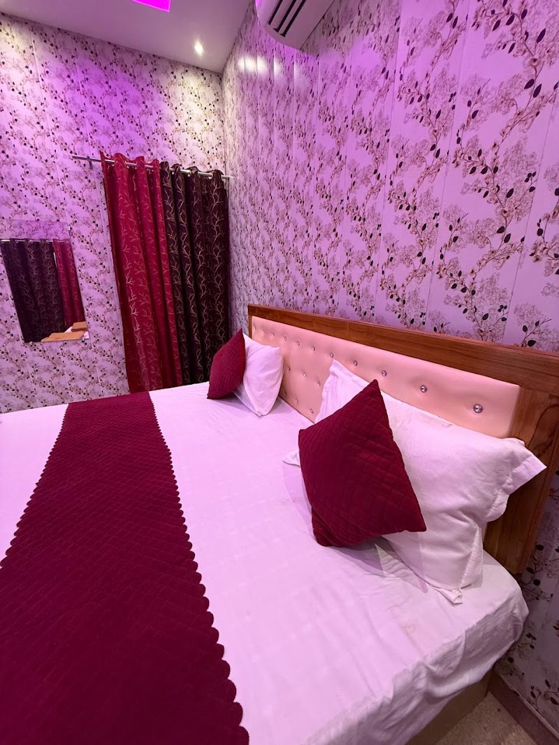 HOTEL VIJAY PALACE - HOTEL VIJAY PALACE, 21/4/2A, Sapt Sagar Colony, Tulsi Nagar, Ayodhya, Uttar Pradesh 224123, India