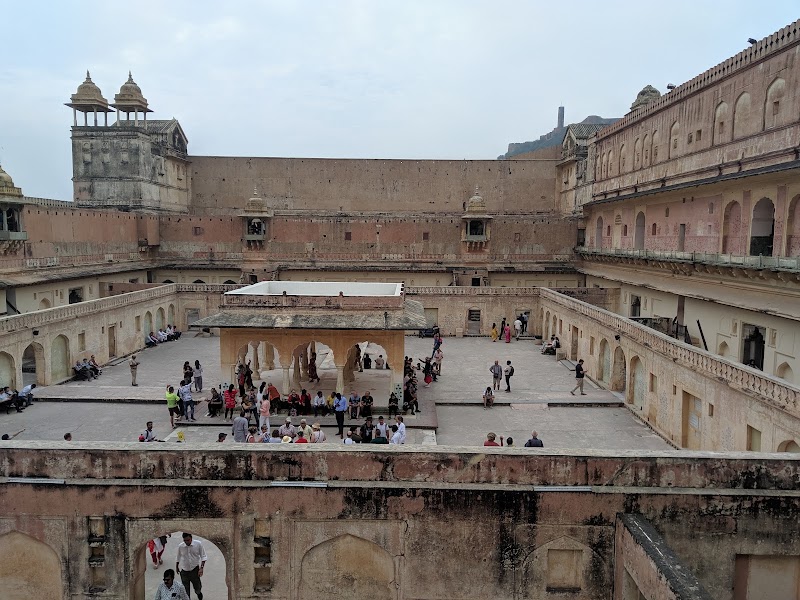 Surajpol dwaar (Sun Gate) Rajasthan - Surajpol dwaar (Sun Gate) Rajasthan Amer Palace and Fort, Amer Rd, Devisinghpura, Amer, Rajasthan 302028, India