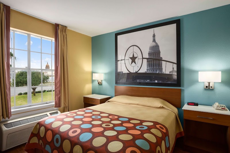 Super 8 by Wyndham Austin Downtown/Capitol Area - Super 8 by Wyndham Austin Downtown/Capitol Area 1201 N Interstate Hwy 35, Austin, TX 78702, USA