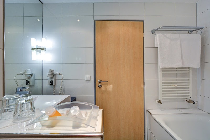 Holiday Inn Prague Airport by IHG - Holiday Inn Prague Airport by IHG, K Letišti 1074/32, 161 00 Praha-Praha 6, Czechia