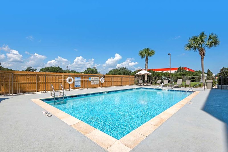Hampton Inn & Suites Pensacola I-10 North at University Town Plaza - Hampton Inn & Suites Pensacola I-10 North at University Town Plaza 7050 Plantation Rd, Pensacola, FL 32504, USA