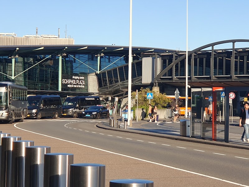 Schiphol Plaza - Schiphol Plaza Vertrekpassage 135, 1118 AX Schiphol, Netherlands