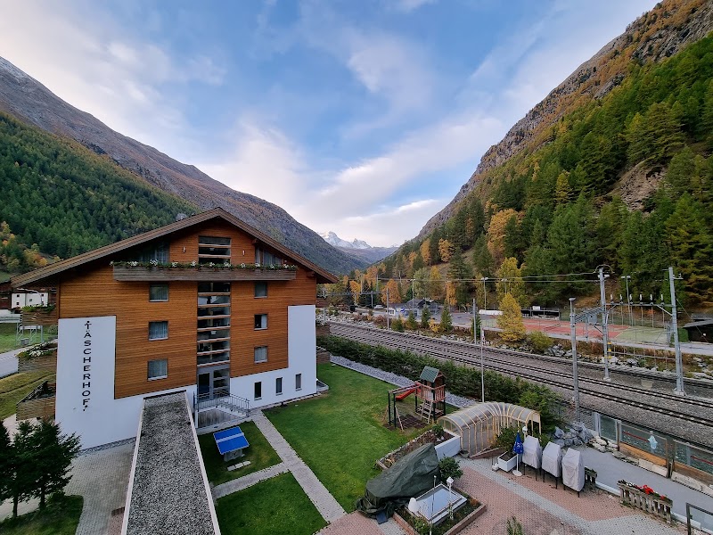 Hotel Täscherhof - Hotel Täscherhof Bahnhofplatz 1, 3929 Täsch, Switzerland