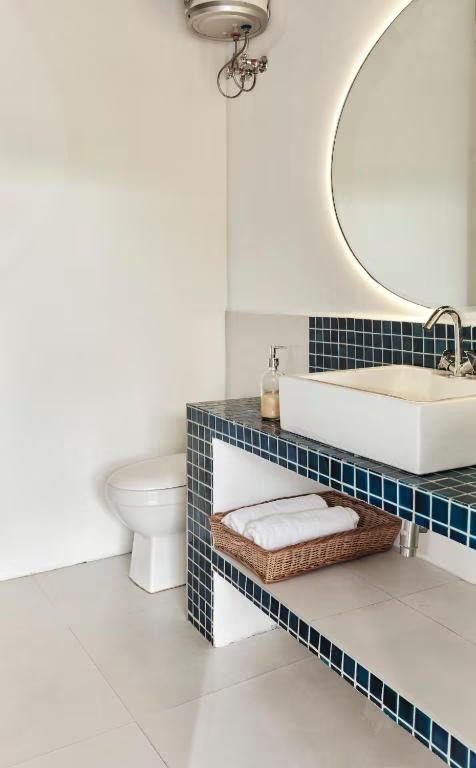 Minimalist Poshtel & Suites - Minimalist Poshtel & Suites T47, Hauz Khas Village, Deer Park, Hauz Khas, New Delhi, Delhi 110016, India