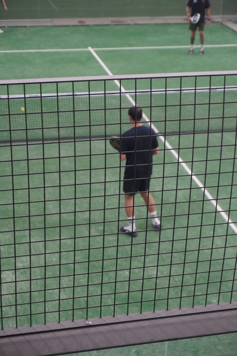 Roots Padel House - Roots Padel House Blok 37 No. 36, Jl. Penyelesaian Tomang II, RT.3/RW.1, Meruya Utara, Kec. Kembangan, Kota Jakarta Barat, Daerah Khusus Ibukota Jakarta 11620, Indonesia
