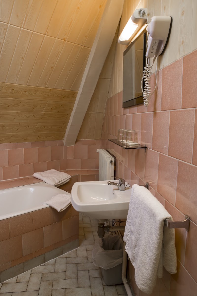 Hotel Des 3 Nations - Hotel Des 3 Nations 13 Rue du Château d'Eau, 75010 Paris, France