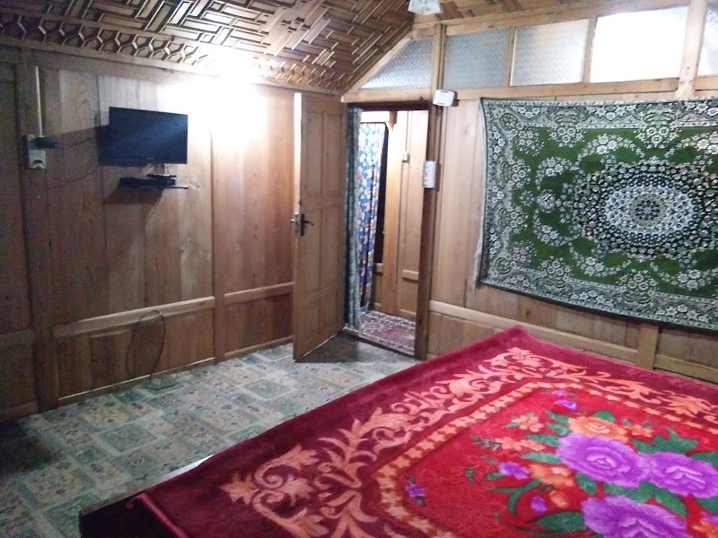 Holiday Inn Group of Houseboat - Holiday Inn Group of Houseboat, Ghat No 14, Karapura, Dal Lake, Srinagar, 190001