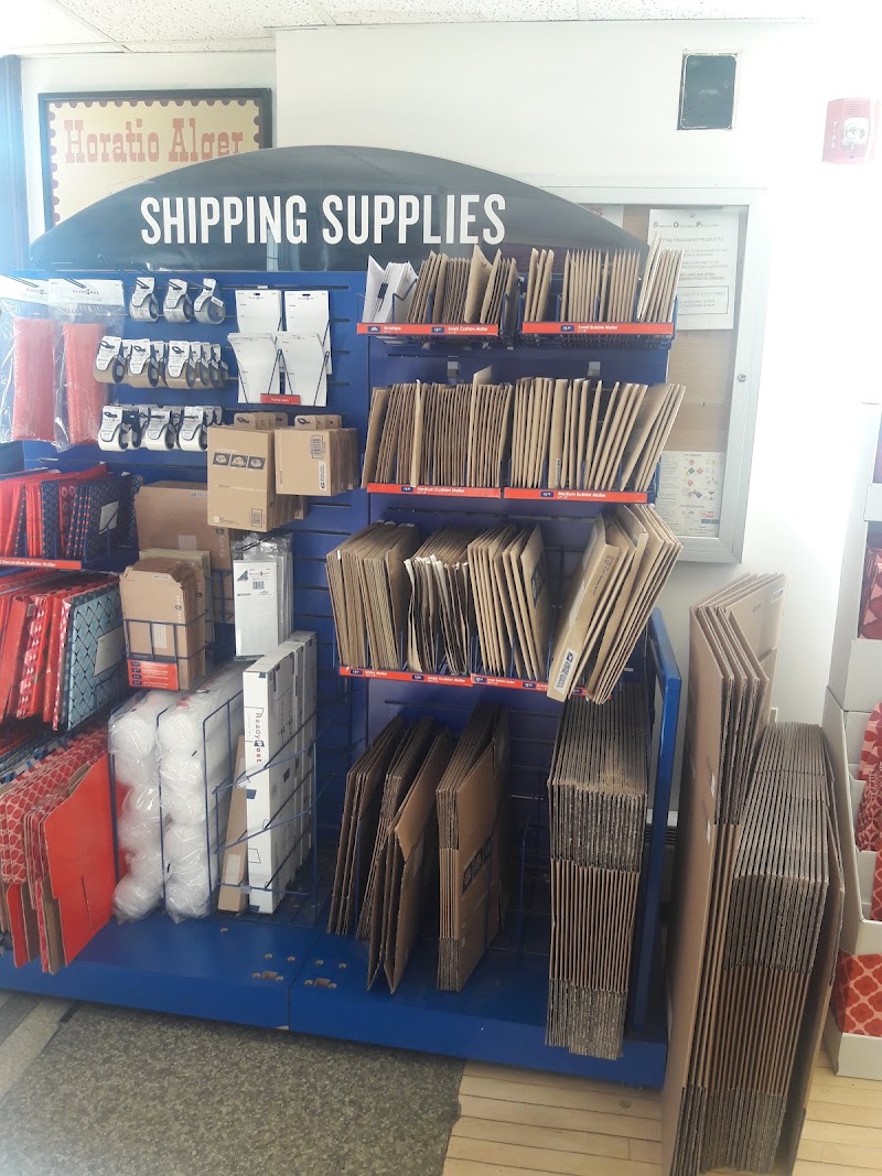 United States Postal Service - United States Postal Service 300 Broadway Lbby, Revere, MA 02151, USA