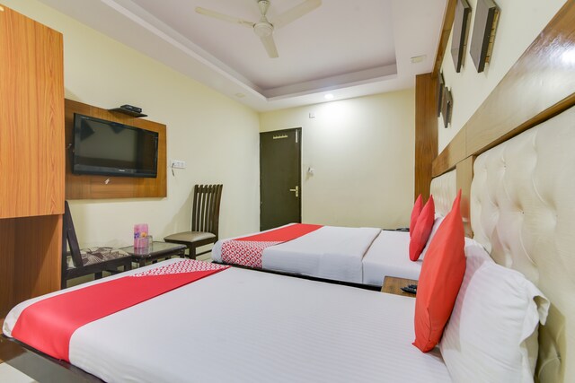 Collection O Noble Inn Paharganj Near Jama Masjid - Collection O Noble Inn Paharganj Near Jama Masjid 90 Krishna Gali, Ghee Mandi, Opp- New Delhi Railway Station, Ratan Lal Market, Aram Bagh, Paharganj, Pahar Ganj, Delhi, 110055, India