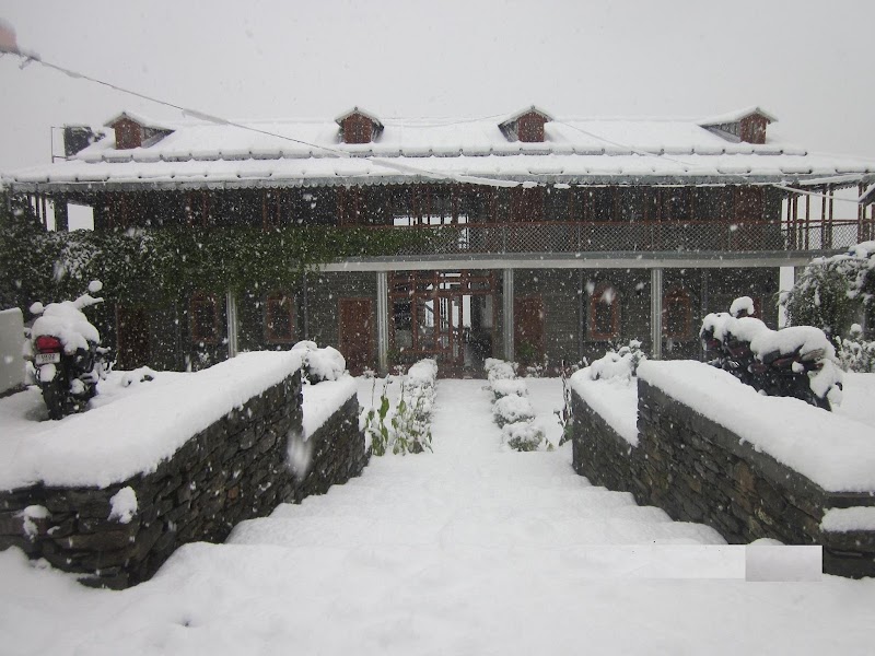 Kausani Best Inn - Kausani Best Inn, KMVN Road, near kendriya vidhalaya, estate, Kausani, Almora, Uttarakhand 263620, India