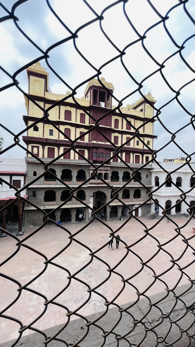 Rajwada Palace ( Rajwada Market - Rajwada Palace ( Rajwada Market Historical, 1 Rajwada Gali 2, Rajwada Chowk, Rajwada, Indore, Madhya Pradesh 452007, India