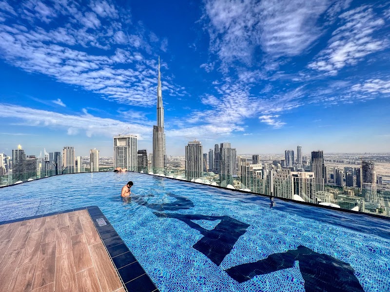 Highest infinity Pool in Downtown Dubai - Highest infinity Pool in Downtown Dubai Paramount Midtown - Business Bay - Dubai - United Arab Emirates