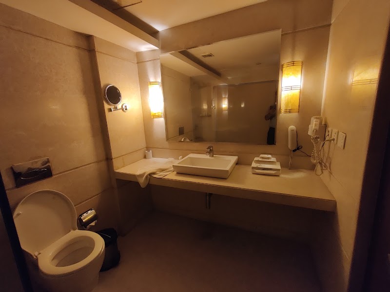 Hotel Silvete - Hotel Silvete 4 A, 4 A, Rana Pratap Marg, opp. National P.G College, Hazratganj, Lucknow, Uttar Pradesh 226001, India