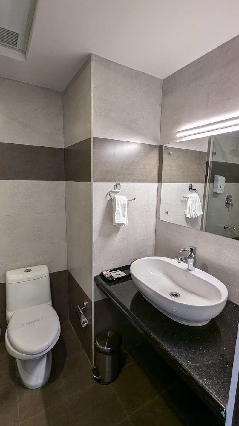 Golden Munnar Palace By Hawk Hospitality - Golden Munnar Palace By Hawk Hospitality 9/15, Chithirapuram Powerhouse Road, Chithirapuram, Kerala 685565, India
