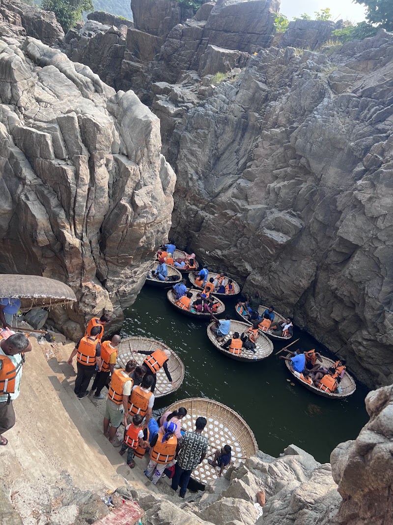 Cini Waterfalls - Cini Waterfalls, 4Q8G+JRG, Dharmapuri - Hogenakkal Rd, Hogenakkal, Tamil Nadu 636810, India