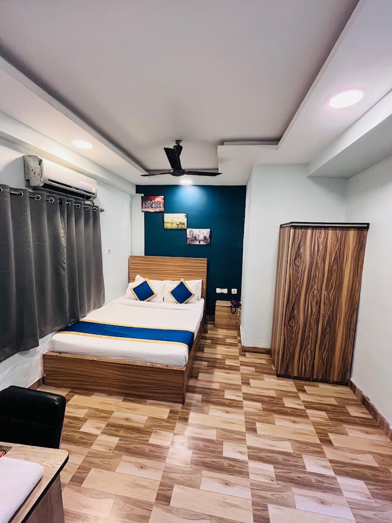 Hotel Royal Crowne - Hotel Royal Crowne 86, Ramakrishna Road Italgacha Main Road, No 1 Enter, the Mandir Masjid Road and take, the 2nd right, near Airport Gate, 2nd Cross, Motilal Colony, Rajbari, Dum Dum, Kolkata, West Bengal 700079, India