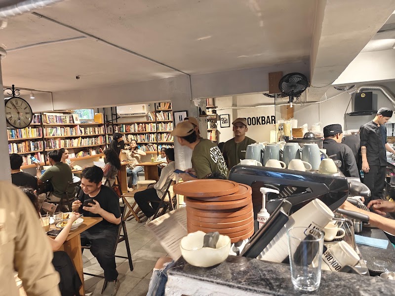 Bookbar Pali Village - Artisanal Coffee, Bookstore and Pizza House - Bookbar Pali Village - Artisanal Coffee, Bookstore and Pizza House, Lesleo Villa, 39, off 16th Road, Pali Village, Bandra West, Mumbai, Maharashtra 400050, India