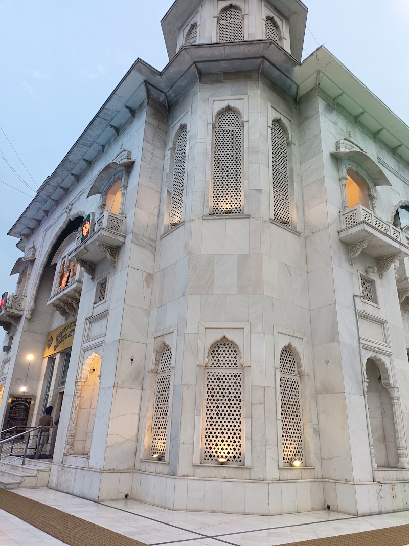 Gurudwara Shri Rakab Ganj Sahib - Gurudwara Shri Rakab Ganj Sahib Guru Gobind Singh Bhawan, Pandit Pant Marg, South Block, Rakab Ganj, New Delhi, Delhi 110001, India