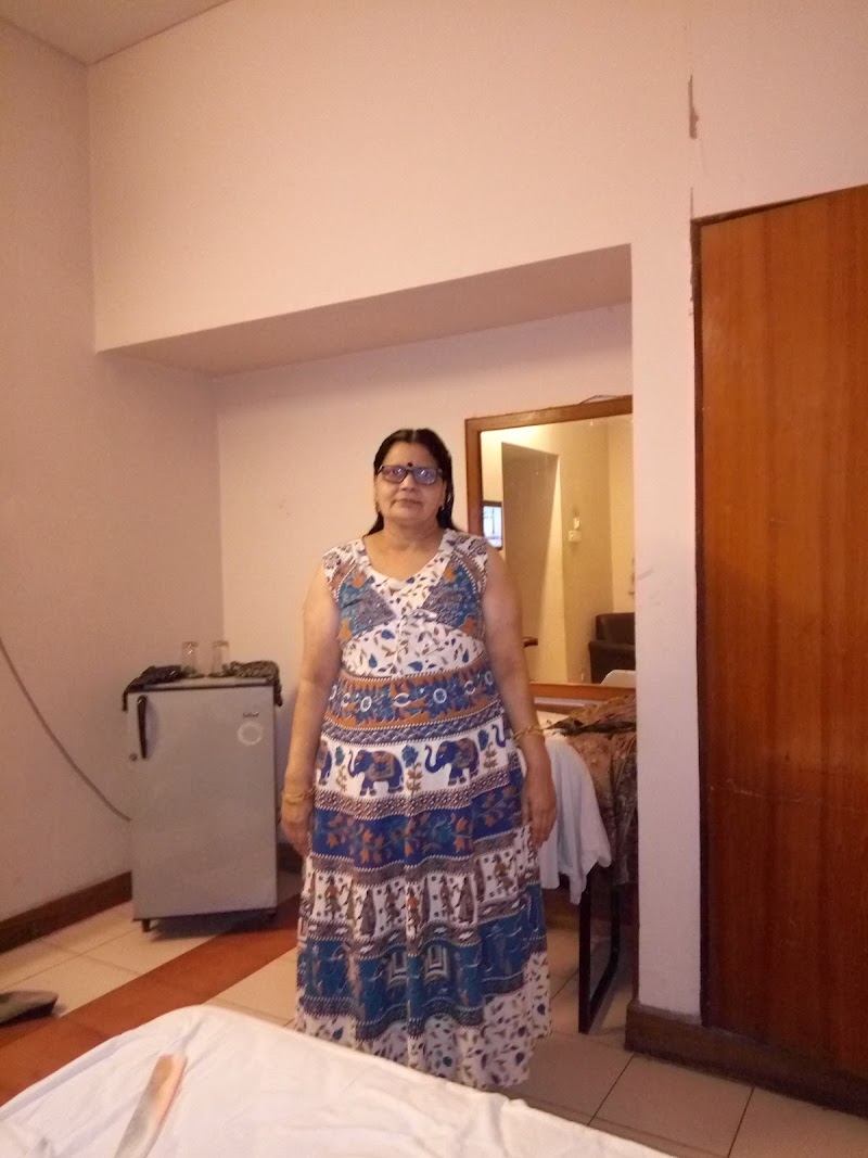 Hotel Executive - Hotel Executive 13, Madan Mohan Malviya Marg, Parehta, Gokhale Vihar, Butler Colony, Lucknow, Uttar Pradesh 226001, India