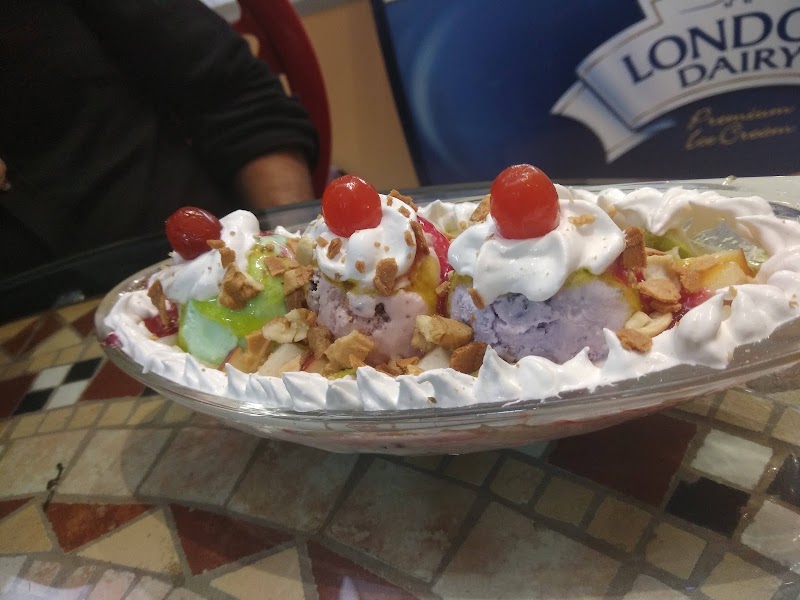 GLAMOUR ICECREAM - GLAMOUR ICECREAM, Shop 1, N D, Road Chowpaaty, Charni Road East, Chowpatty, Girgaon, Mumbai, Maharashtra 400007, India