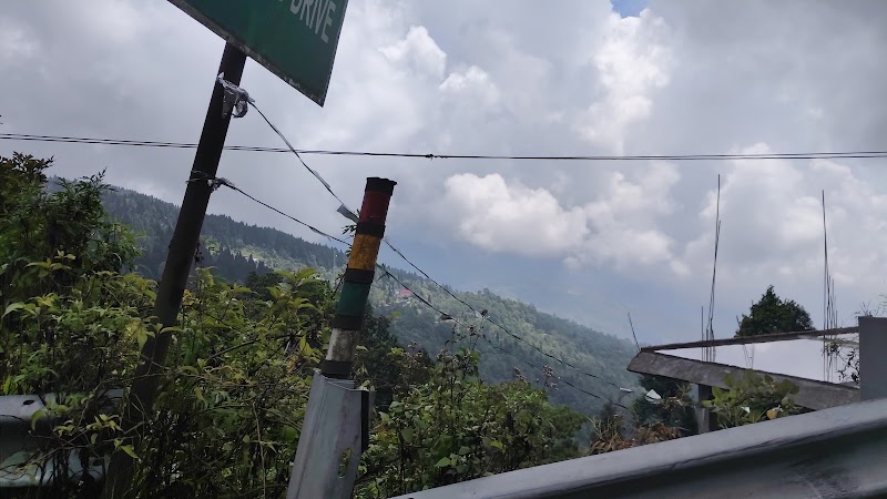 Darjeeling Hotel - Darjeeling Hotel 47, Gandhi Rd, Limbugaon, Darjeeling, West Bengal 734101, India