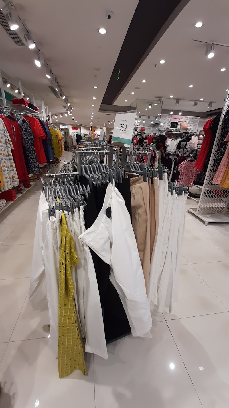 Pantaloons - Pantaloons Lake City Mall, No. 5 & 6, University Rd, Near Ayad Bridge, Shakti Nagar, Udaipur, Rajasthan 313001, India
