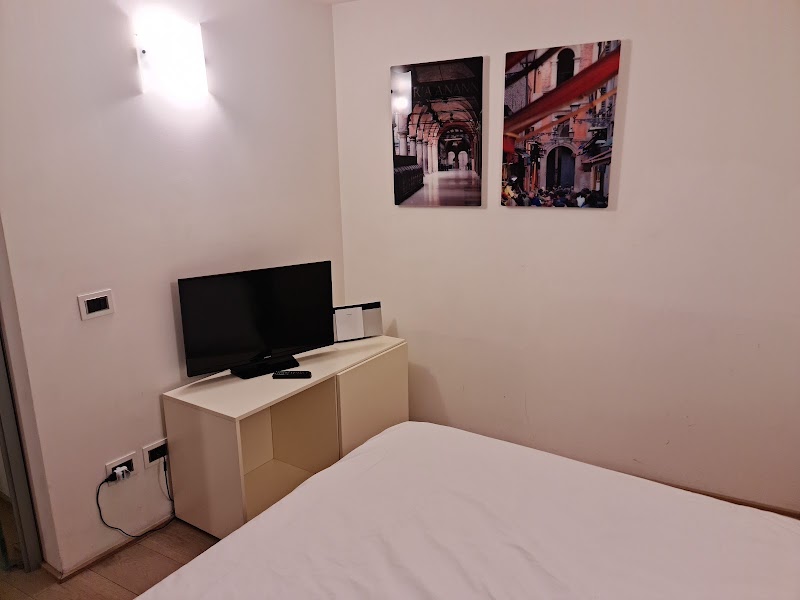 Urbanicooh Apartments - Urbanicooh Apartments, Via Clavature, 6, 40124 Bologna BO, Italy