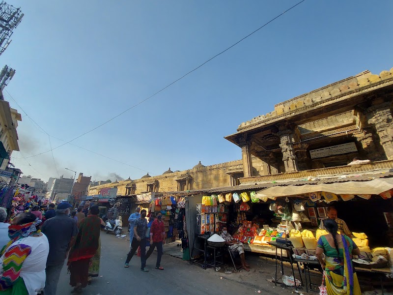 Manek Chowk Road - Manek Chowk Road, Manek Chowk Rd, Old City, Danapidth, Khadia, Ahmedabad, Gujarat 380001, India