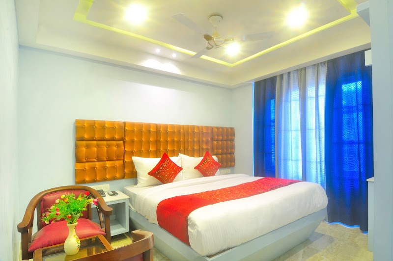 DE CRUISE HOTEL - DE CRUISE HOTEL 2229, 2295, Rajguru Marg, Chuna Mandi, Paharganj, New Delhi, Delhi 110055, India