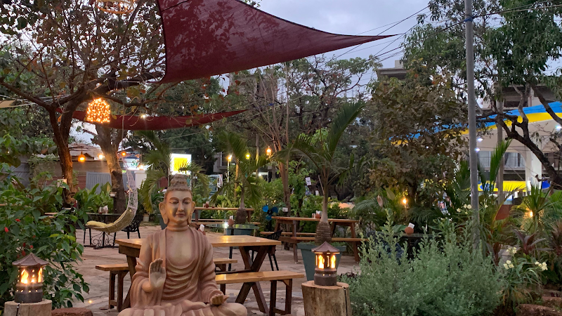 Klay's Cocktail Bar and Restaurant